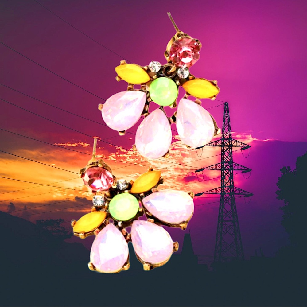 🆕Boutique Women’s Gold/multicolored gemstone Flower Fashion Stud Earrings❤️❤️❤️
